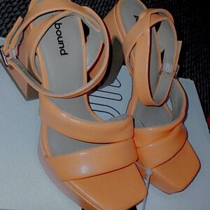 Womans abound coral strap heel